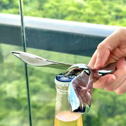 Létající pták – kovový otvírák na pivo s efektem vzdorujícím gravitaci 🐦 designová socha na bar 🍺