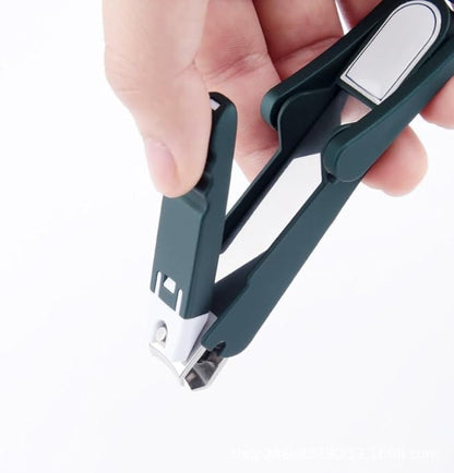 Kleštičky na nehty s lupou 🔍 – navrženy pro seniory se slabším zrakem, bez poletujících odstřižků ✂️, zdravé a bezpečné použití