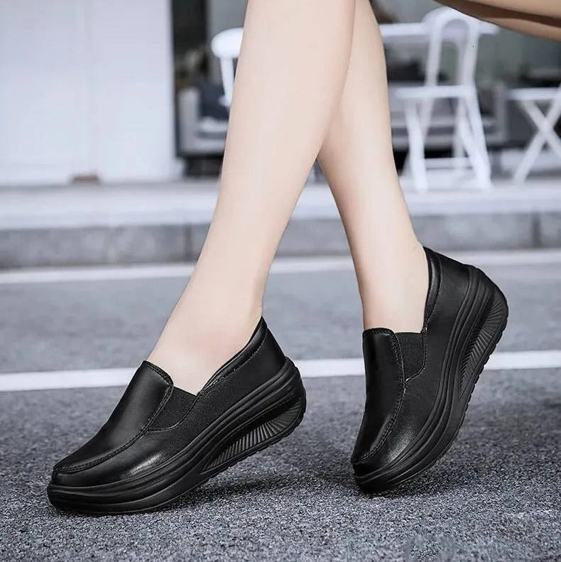 [🎉 Exkluzivně pro členy ]Novinka 2026 – Měkké a pohodlné, ideální pro volný čas 👟 Dámské slip-on platformové boty
