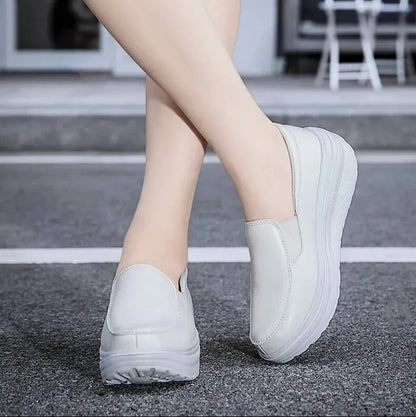 [🎉 Exkluzivně pro členy ]Novinka 2026 – Měkké a pohodlné, ideální pro volný čas 👟 Dámské slip-on platformové boty