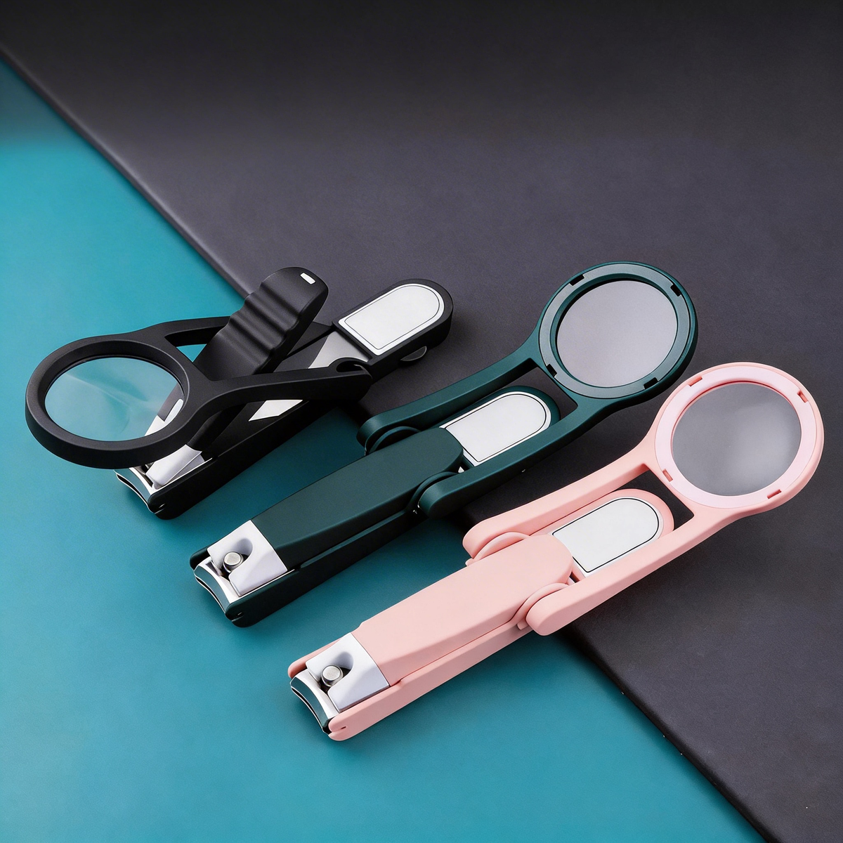 Kleštičky na nehty s lupou 🔍 – navrženy pro seniory se slabším zrakem, bez poletujících odstřižků ✂️, zdravé a bezpečné použití
